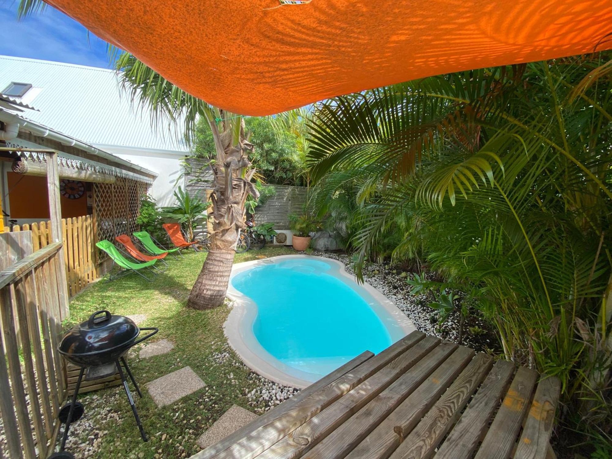 Le Nid D'Amour Avec Sa Piscine Et Jacuzzi Chauffes Сен-Жозеф Екстер'єр фото